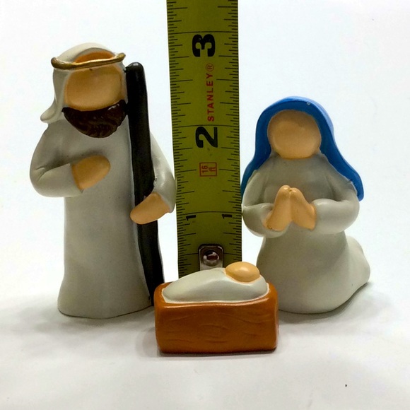 Miniature Nativity Scene - Picture 3 of 3